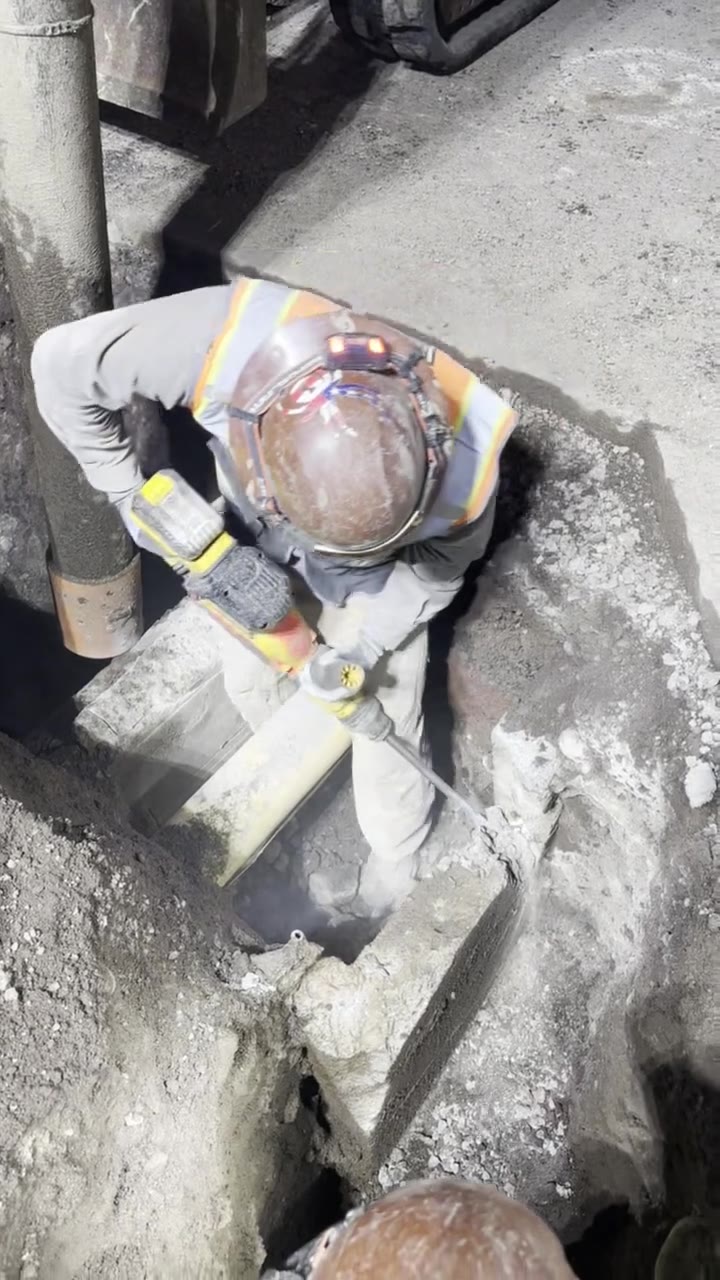 DeWalt SDS Max breaking concrete