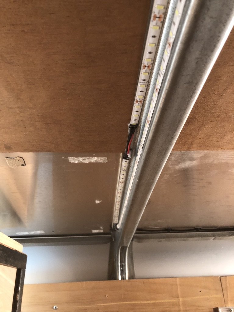 Detail of the saw feeder rail system for cutting long stock