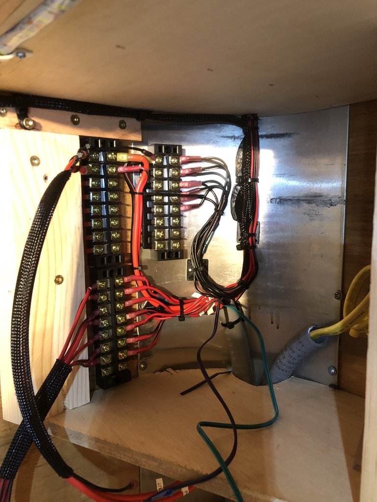 The complete tool wall with all hand tools mounted