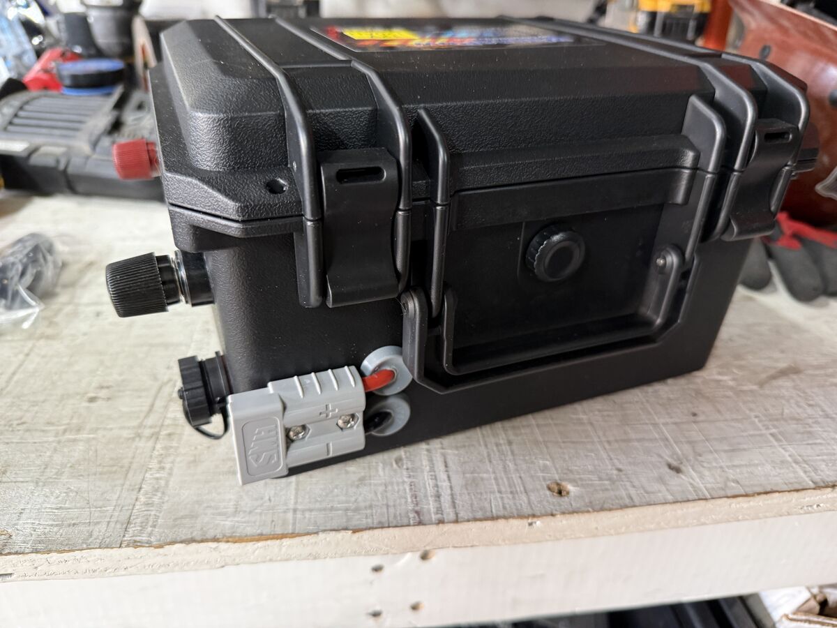 Battery box interior with connections